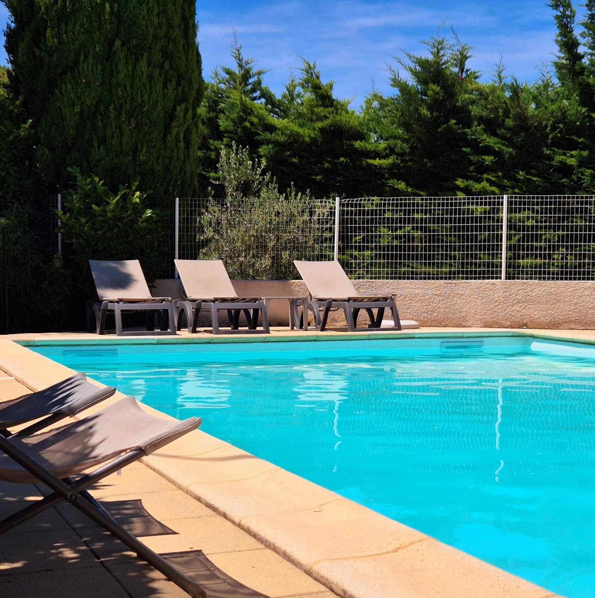 Hotel Logis Le Mistral - Montélimar Sud Châteauneuf-du-Rhône Exterior foto